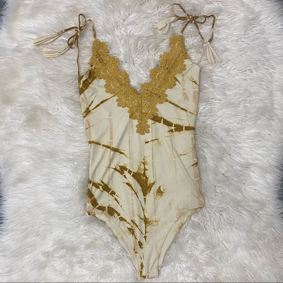Gimmicks | Tie Dye Lace Halter V Neck Ruched Back Bodysuit Cream Mustard - Picture 2 of 14
